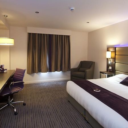 Premier Inn High Wycombe/Beaconsfield Extérieur photo
