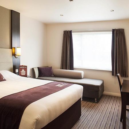 Premier Inn High Wycombe/Beaconsfield Extérieur photo