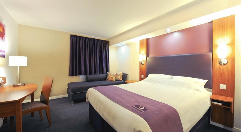 Premier Inn High Wycombe/Beaconsfield Extérieur photo