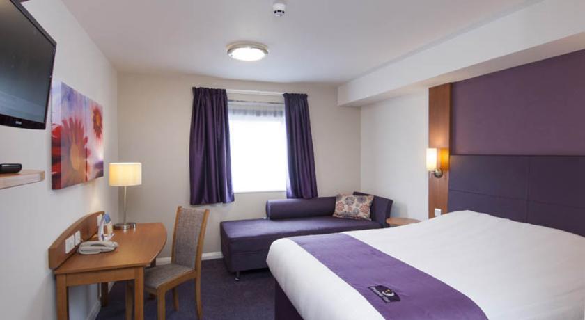 Premier Inn High Wycombe/Beaconsfield Extérieur photo