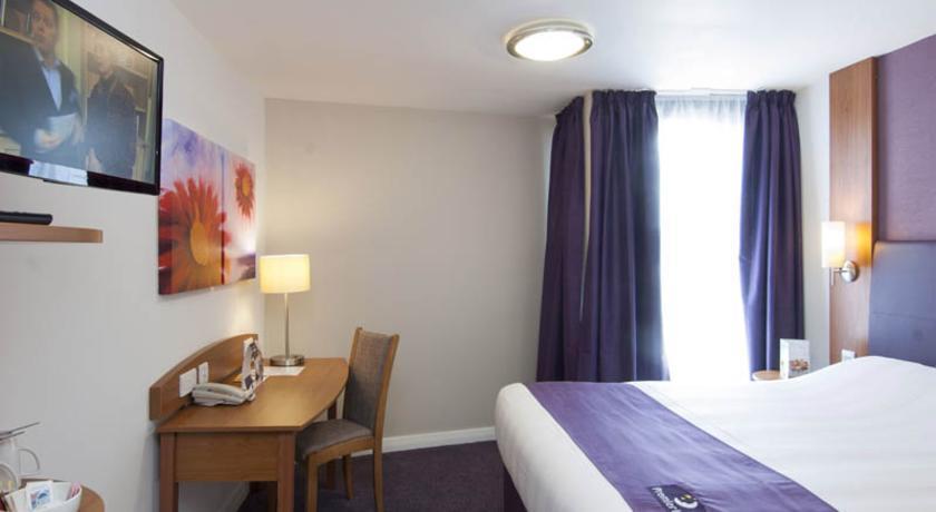 Premier Inn High Wycombe/Beaconsfield Extérieur photo