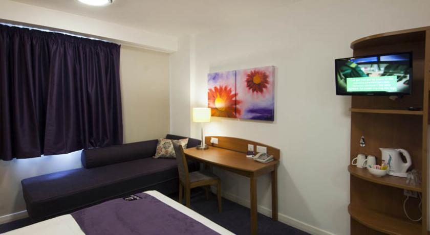 Premier Inn High Wycombe/Beaconsfield Extérieur photo