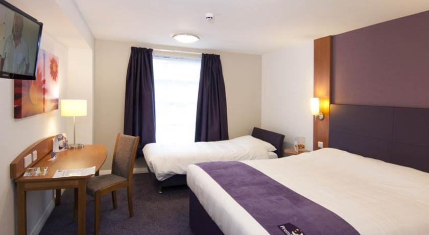 Premier Inn High Wycombe/Beaconsfield Extérieur photo