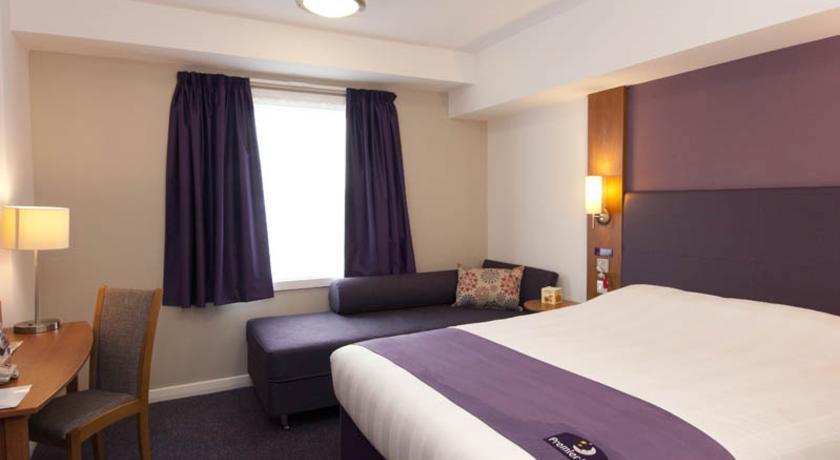 Premier Inn High Wycombe/Beaconsfield Extérieur photo