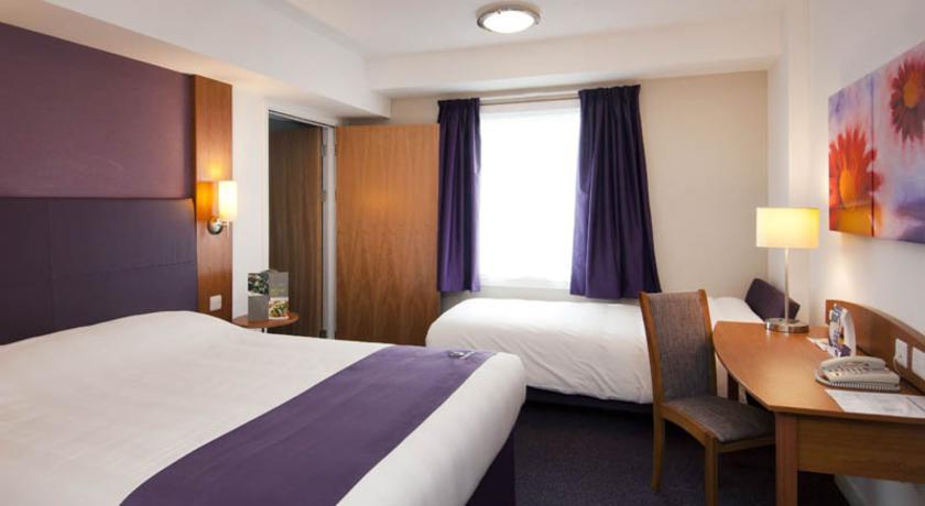 Premier Inn High Wycombe/Beaconsfield Extérieur photo