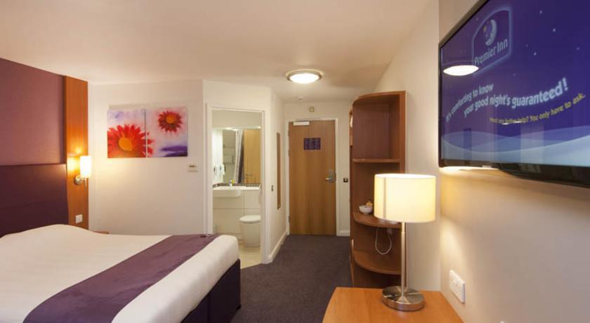 Premier Inn High Wycombe/Beaconsfield Extérieur photo