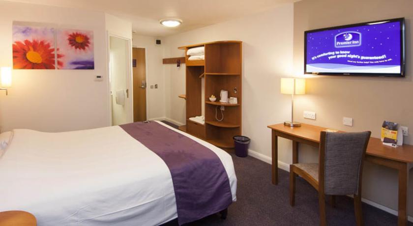Premier Inn High Wycombe/Beaconsfield Extérieur photo
