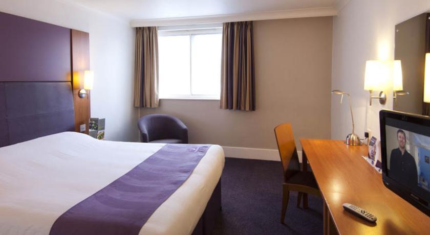 Premier Inn High Wycombe/Beaconsfield Extérieur photo