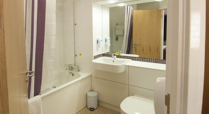 Premier Inn High Wycombe/Beaconsfield Extérieur photo