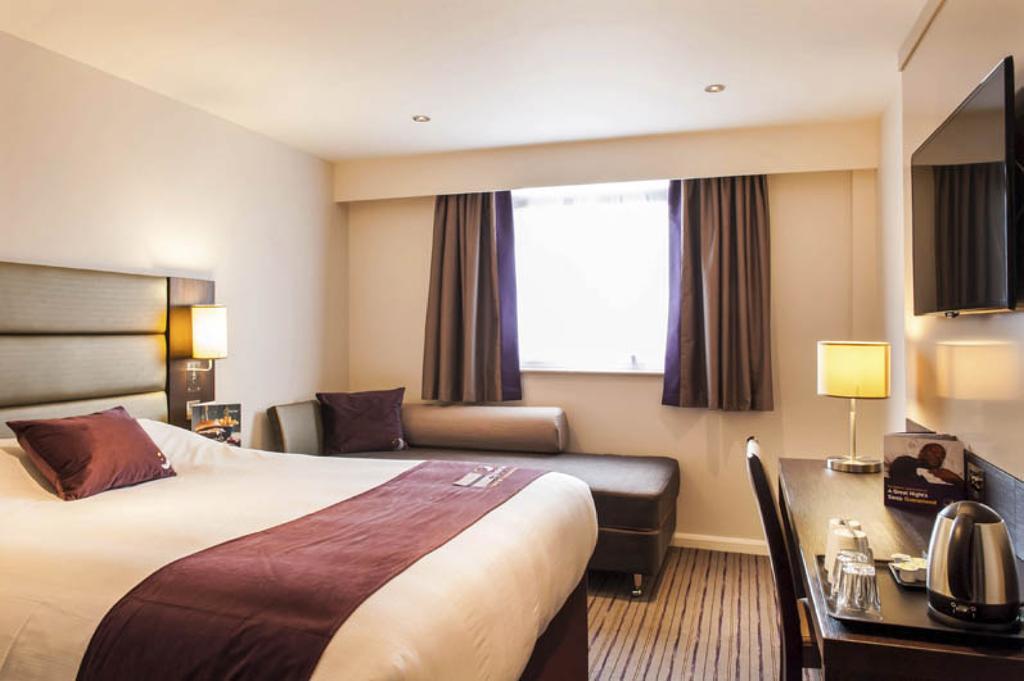 Premier Inn High Wycombe/Beaconsfield Extérieur photo