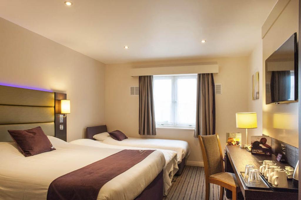 Premier Inn High Wycombe/Beaconsfield Extérieur photo