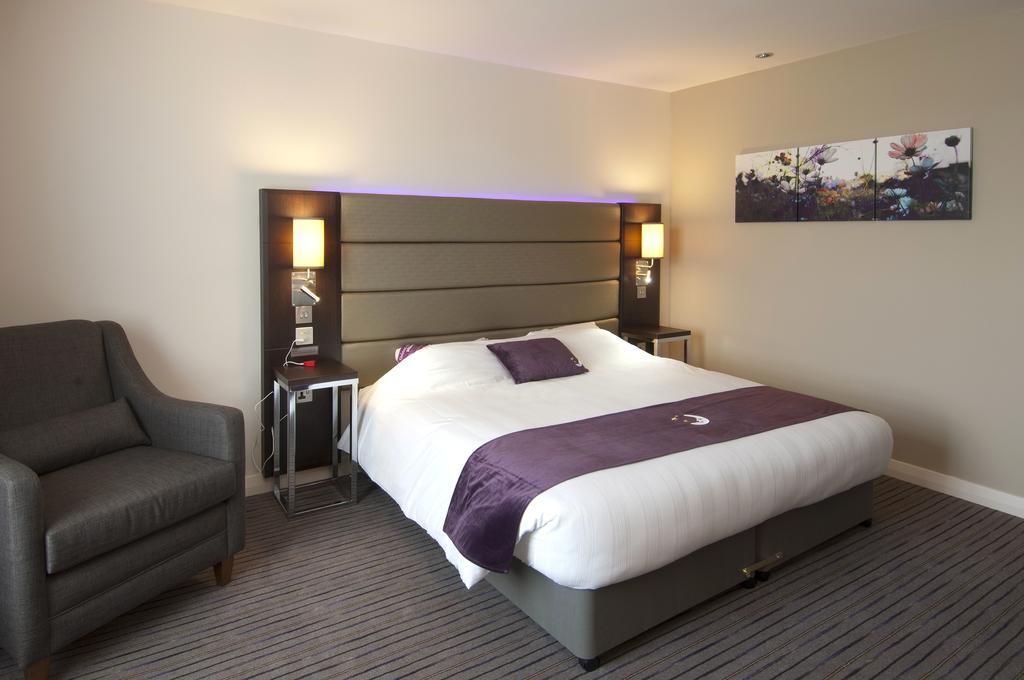 Premier Inn High Wycombe/Beaconsfield Extérieur photo