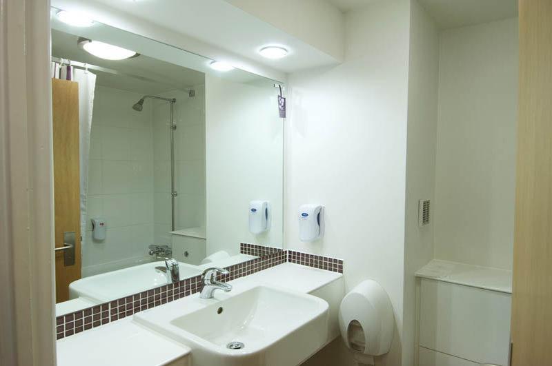 Premier Inn High Wycombe/Beaconsfield Extérieur photo