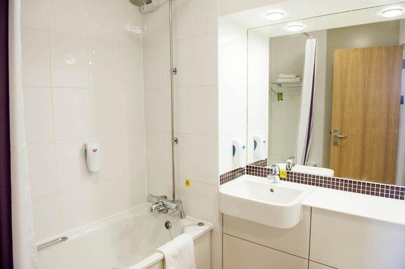 Premier Inn High Wycombe/Beaconsfield Extérieur photo