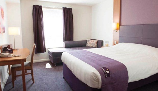Premier Inn High Wycombe/Beaconsfield Extérieur photo